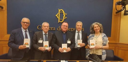 La difesa della vita oltre le ideologie: presentato il saggio di don Francesco Coluccia